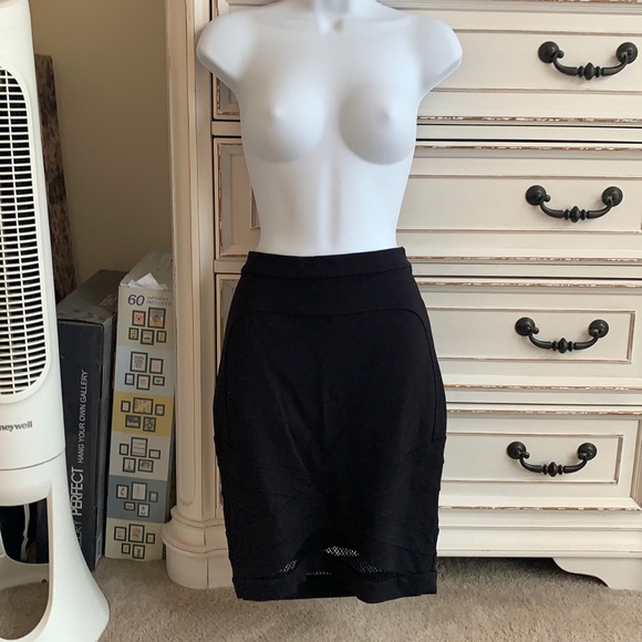 Black skirt - Picture 1 of 3